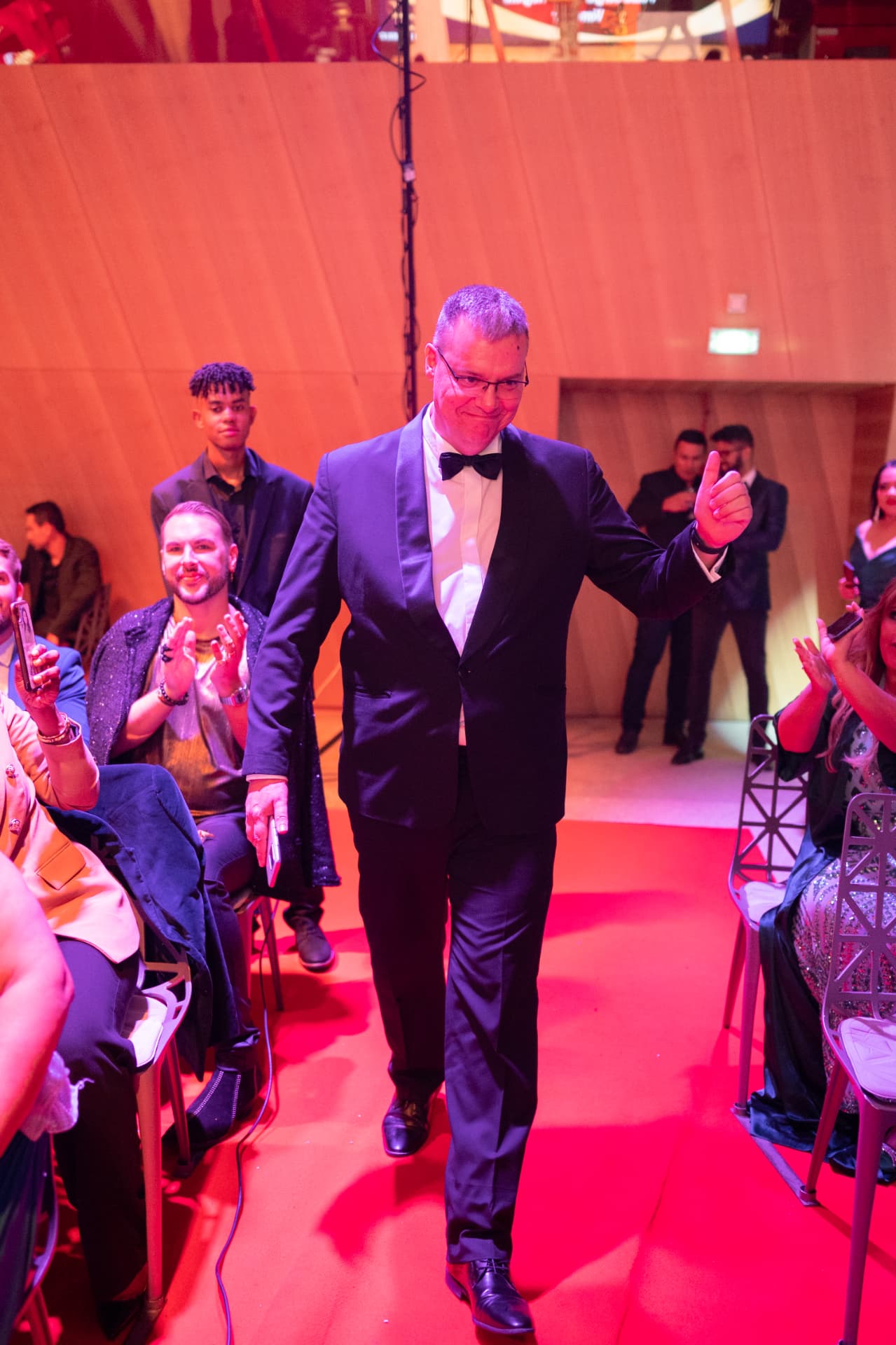 Teacher John Chapman em cerimônia internacional de premiação